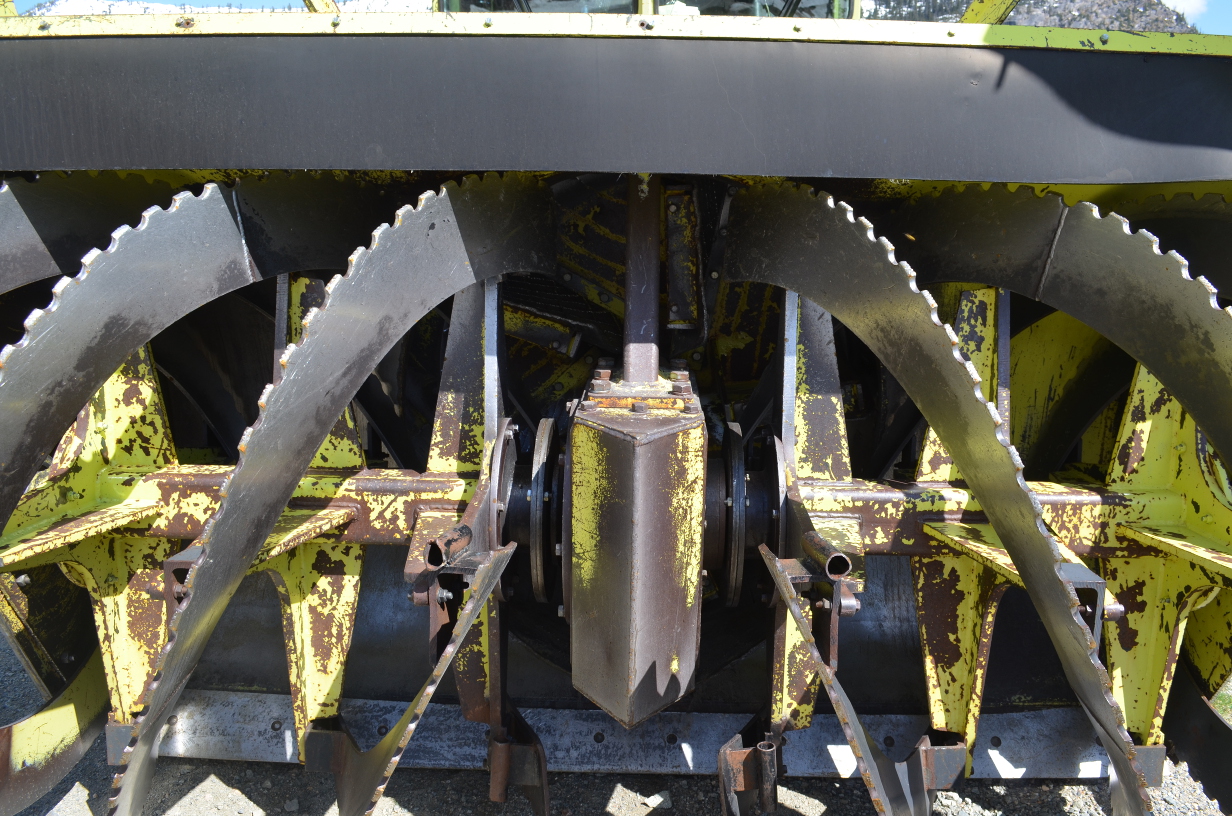 Looking inside the snow blower front/blade