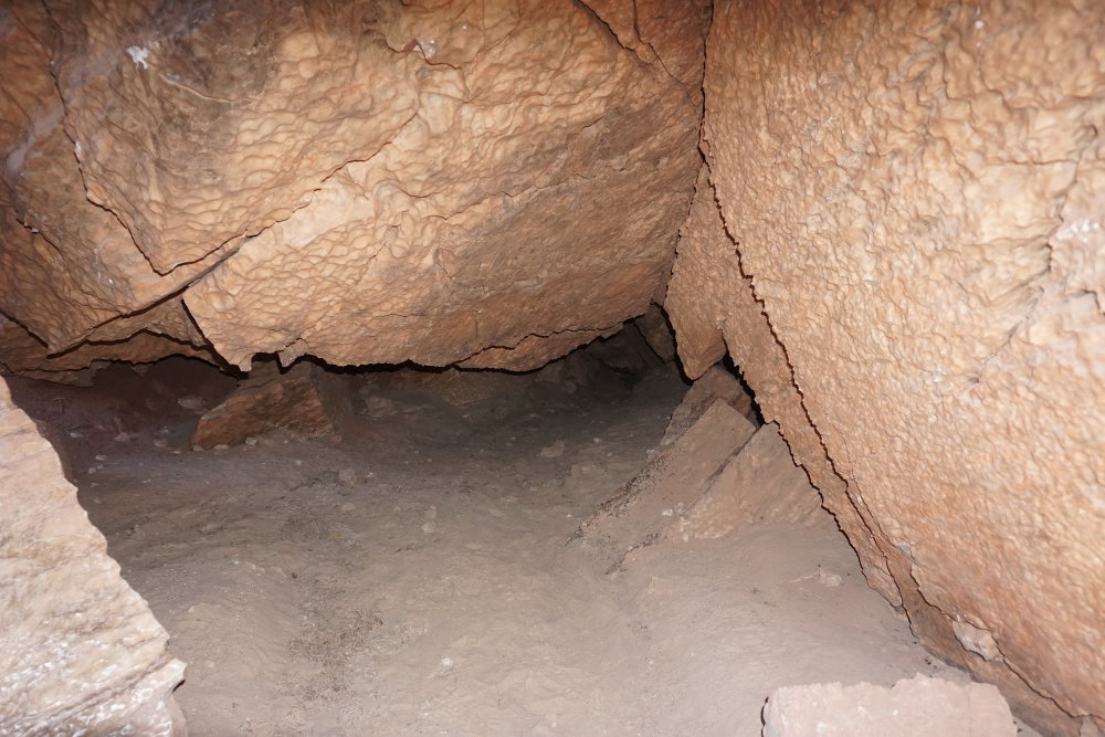 A crawl at the entry to Alabaster cave.