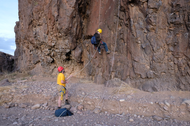 Bottom belaying