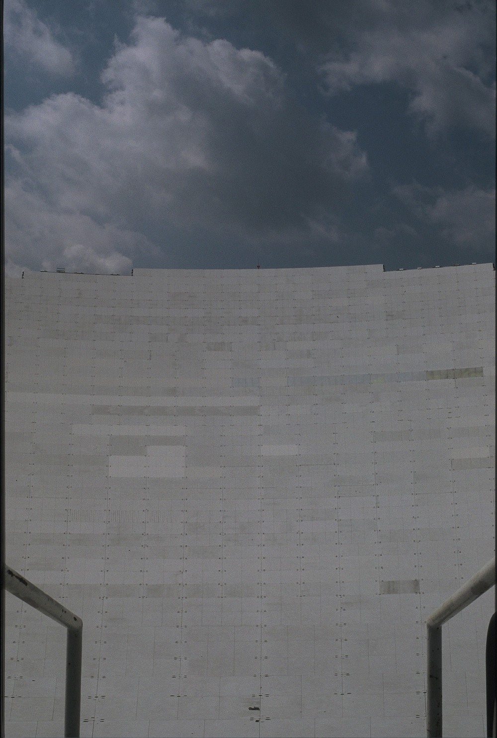 View of the dish surface.