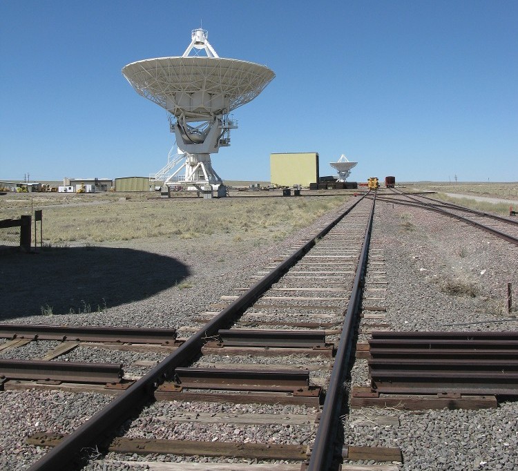 Picture of the VLA and its railroad track.