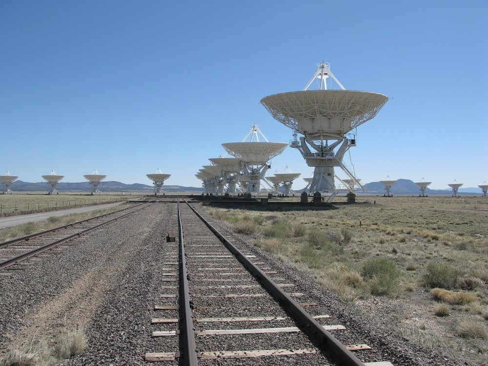 Picture of the VLA and its railroad track.